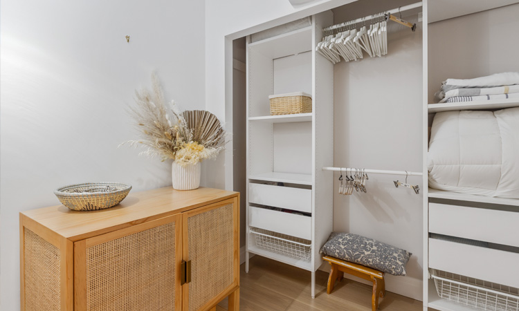 3 Kapılı Gardrop İle Yatak Odanızı Güzelleştirin